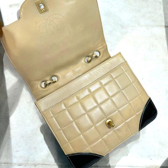 Authentic CHANEL CC Lambskin Patent Chocolate Bar Flap Bag Chain Beige Black - Picture 10 of 16